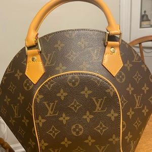 Louis Vuitton handbag gently used.